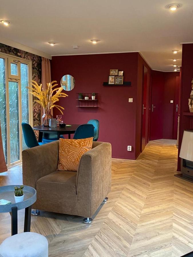 Sfeervolle Chalet Op De Veluwe In Hoenderloo Hotell Exteriör bild