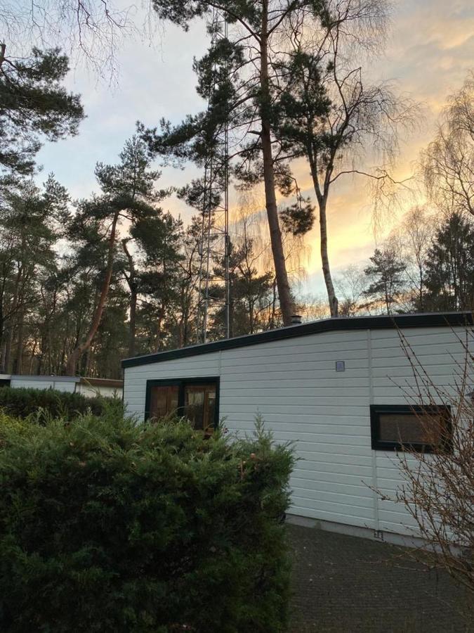 Sfeervolle Chalet Op De Veluwe In Hoenderloo Hotell Exteriör bild