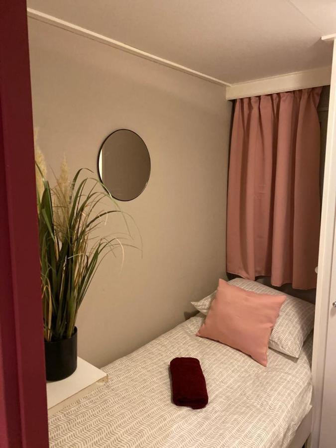 Sfeervolle Chalet Op De Veluwe In Hoenderloo Hotell Exteriör bild